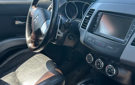 Mitsubishi Outlander III рестайлинг 3, 2011 год, 1 100 000 рублей, 13 фотография