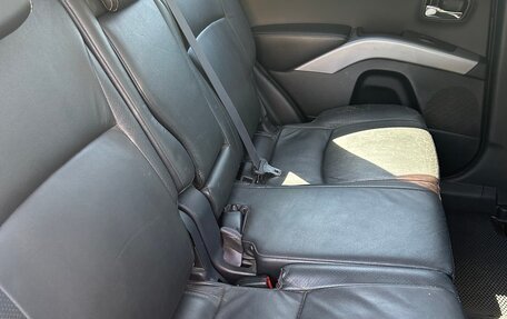 Mitsubishi Outlander III рестайлинг 3, 2011 год, 1 100 000 рублей, 15 фотография