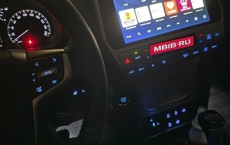 Toyota Land Cruiser Prado 150 рестайлинг 2, 2018 год, 4 370 000 рублей, 6 фотография