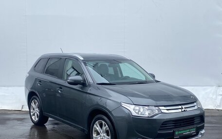 Mitsubishi Outlander III рестайлинг 3, 2014 год, 1 330 000 рублей, 3 фотография