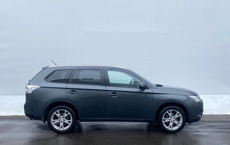 Mitsubishi Outlander III рестайлинг 3, 2014 год, 1 330 000 рублей, 4 фотография