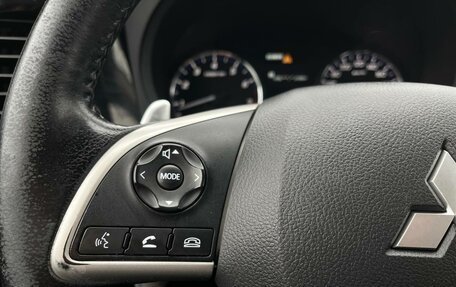 Mitsubishi Outlander III рестайлинг 3, 2014 год, 1 330 000 рублей, 11 фотография