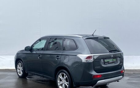 Mitsubishi Outlander III рестайлинг 3, 2014 год, 1 330 000 рублей, 8 фотография