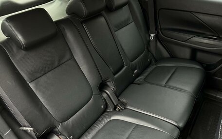 Mitsubishi Outlander III рестайлинг 3, 2014 год, 1 330 000 рублей, 17 фотография