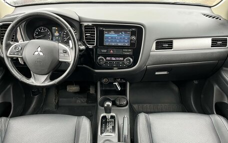 Mitsubishi Outlander III рестайлинг 3, 2014 год, 1 330 000 рублей, 14 фотография
