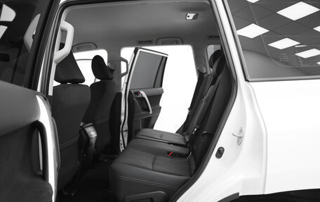 Toyota Land Cruiser Prado 150 рестайлинг 2, 2020 год, 5 999 000 рублей, 19 фотография