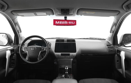Toyota Land Cruiser Prado 150 рестайлинг 2, 2020 год, 5 999 000 рублей, 6 фотография