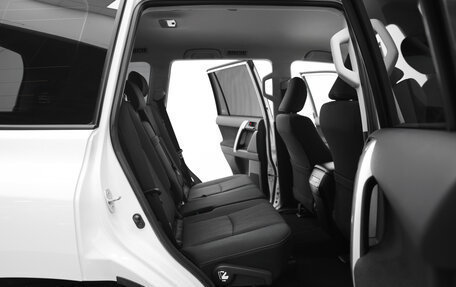 Toyota Land Cruiser Prado 150 рестайлинг 2, 2020 год, 5 999 000 рублей, 18 фотография