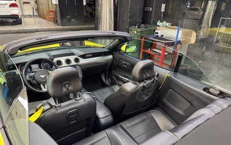 Ford Mustang VI рестайлинг, 2017 год, 3 699 000 рублей, 23 фотография
