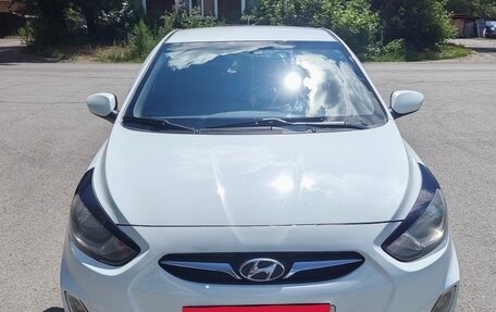 Hyundai Solaris II рестайлинг, 2014 год, 1 000 000 рублей, 24 фотография
