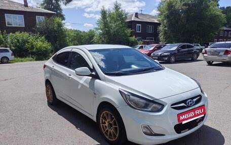 Hyundai Solaris II рестайлинг, 2014 год, 1 000 000 рублей, 25 фотография