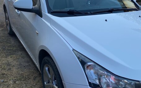 Chevrolet Cruze II, 2010 год, 750 000 рублей, 4 фотография