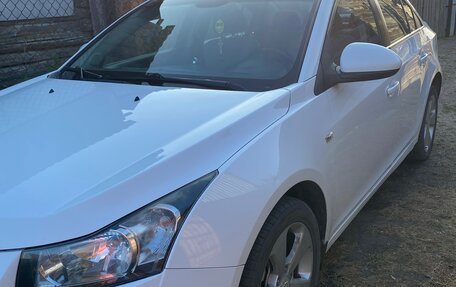 Chevrolet Cruze II, 2010 год, 750 000 рублей, 3 фотография