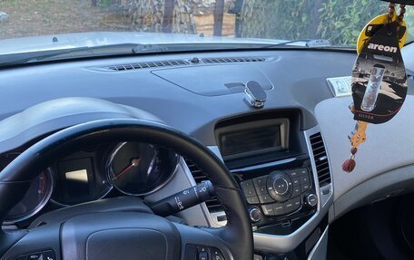 Chevrolet Cruze II, 2010 год, 750 000 рублей, 5 фотография
