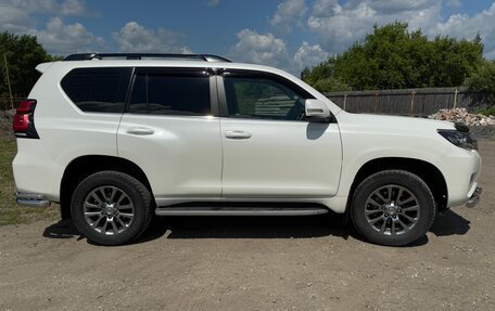 Toyota Land Cruiser Prado 150 рестайлинг 2, 2018 год, 4 250 000 рублей, 9 фотография