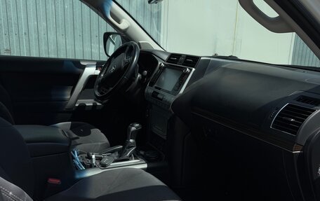 Toyota Land Cruiser Prado 150 рестайлинг 2, 2018 год, 4 250 000 рублей, 15 фотография