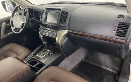 Toyota Land Cruiser 200, 2011 год, 3 197 000 рублей, 13 фотография