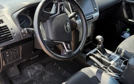 Toyota Land Cruiser Prado 150 рестайлинг 2, 2022 год, 5 900 000 рублей, 5 фотография