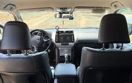 Toyota Land Cruiser Prado 150 рестайлинг 2, 2022 год, 5 900 000 рублей, 7 фотография