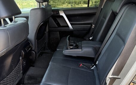 Toyota Land Cruiser Prado 150 рестайлинг 2, 2022 год, 5 900 000 рублей, 6 фотография