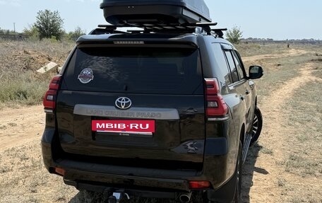 Toyota Land Cruiser Prado 150 рестайлинг 2, 2022 год, 5 900 000 рублей, 3 фотография
