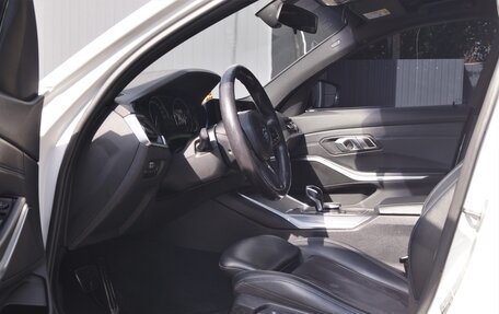 BMW 3 серия, 2019 год, 2 650 000 рублей, 15 фотография