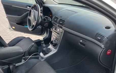 Toyota Avensis III рестайлинг, 2006 год, 420 000 рублей, 5 фотография