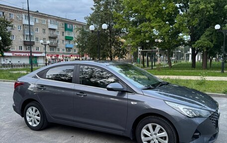 Hyundai Solaris II рестайлинг, 2021 год, 1 800 000 рублей, 4 фотография