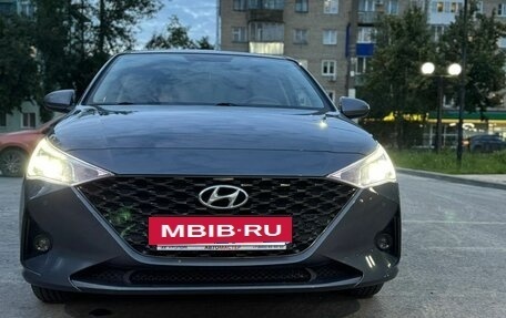 Hyundai Solaris II рестайлинг, 2021 год, 1 800 000 рублей, 2 фотография