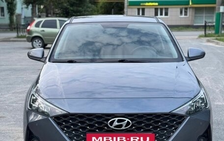 Hyundai Solaris II рестайлинг, 2021 год, 1 800 000 рублей, 5 фотография