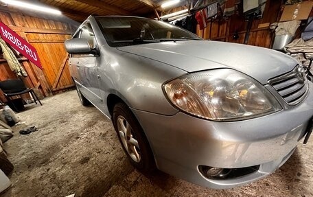 Toyota Corolla, 2004 год, 650 000 рублей, 2 фотография