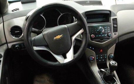 Chevrolet Cruze II, 2010 год, 699 000 рублей, 5 фотография