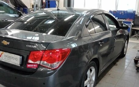 Chevrolet Cruze II, 2010 год, 699 000 рублей, 3 фотография