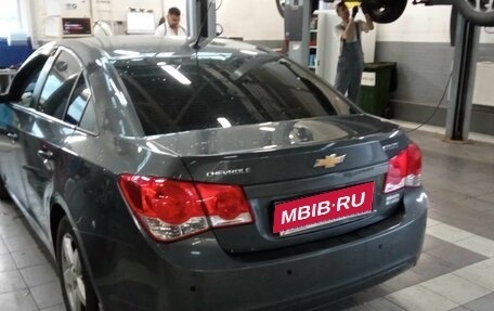Chevrolet Cruze II, 2010 год, 699 000 рублей, 4 фотография