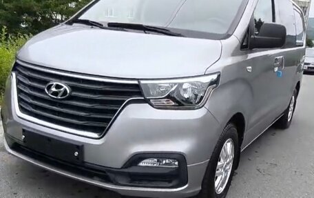 Hyundai Grand Starex Grand Starex I рестайлинг 2, 2020 год, 1 990 000 рублей, 1 фотография
