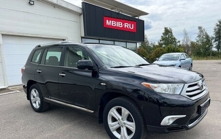 Toyota Highlander III, 2013 год, 1 999 000 рублей, 3 фотография