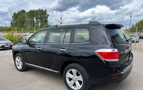Toyota Highlander III, 2013 год, 1 999 000 рублей, 4 фотография