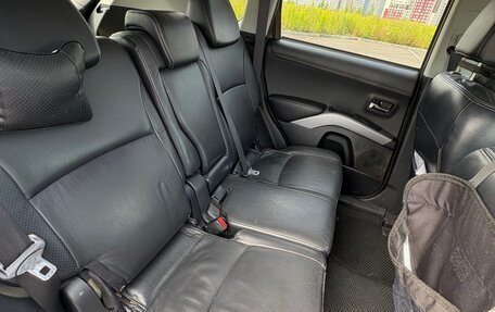 Mitsubishi Outlander III рестайлинг 3, 2010 год, 930 000 рублей, 11 фотография