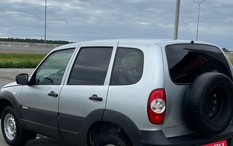 Chevrolet Niva I рестайлинг, 2017 год, 580 000 рублей, 2 фотография