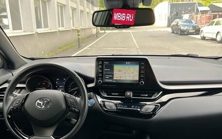Toyota C-HR I рестайлинг, 2022 год, 2 240 000 рублей, 8 фотография