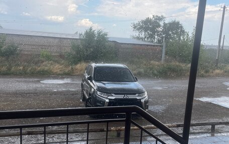 Mitsubishi Outlander III рестайлинг 3, 2019 год, 2 250 000 рублей, 3 фотография