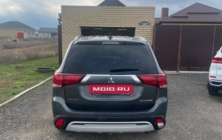Mitsubishi Outlander III рестайлинг 3, 2019 год, 2 250 000 рублей, 2 фотография