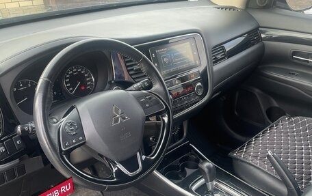 Mitsubishi Outlander III рестайлинг 3, 2019 год, 2 250 000 рублей, 6 фотография