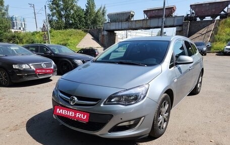 Opel Astra J, 2013 год, 700 000 рублей, 2 фотография