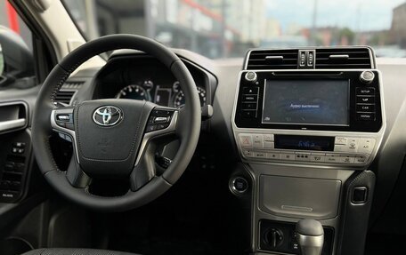 Toyota Land Cruiser Prado 150 рестайлинг 2, 2019 год, 4 550 000 рублей, 24 фотография