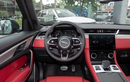 Jaguar F-Pace, 2022 год, 4 478 000 рублей, 18 фотография