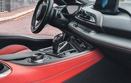 BMW i8 I рестайлинг, 2018 год, 9 000 000 рублей, 10 фотография