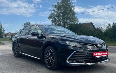 Toyota Camry, 2023 год, 3 955 000 рублей, 2 фотография