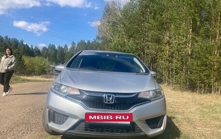 Honda Fit III, 2016 год, 860 000 рублей, 2 фотография