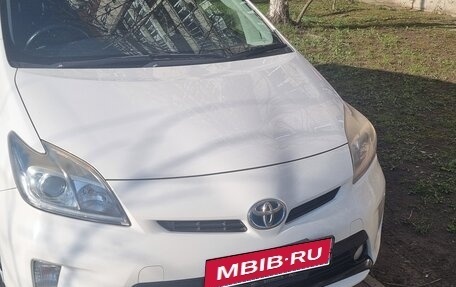 Toyota Prius, 2012 год, 1 050 000 рублей, 3 фотография